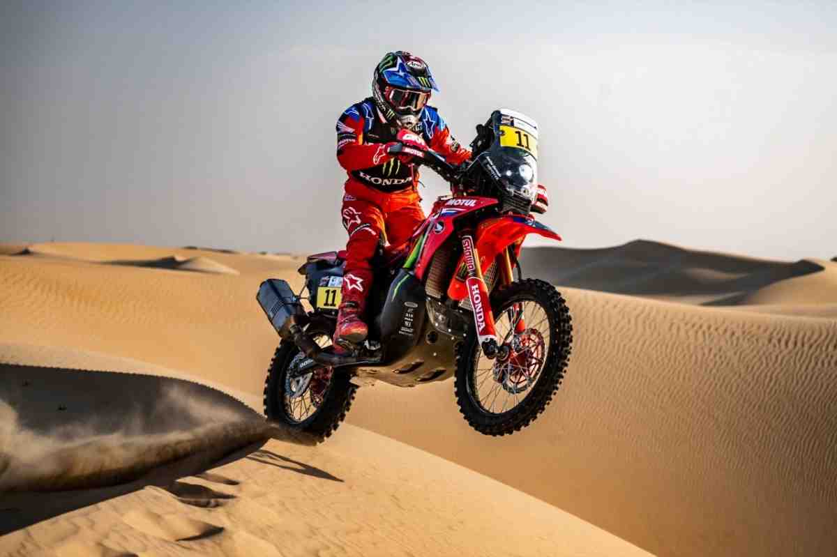 W2R: В разгаре Abu Dhabi Desert Challenge - Monster Energy Honda Team лидирует по итогам СУ2